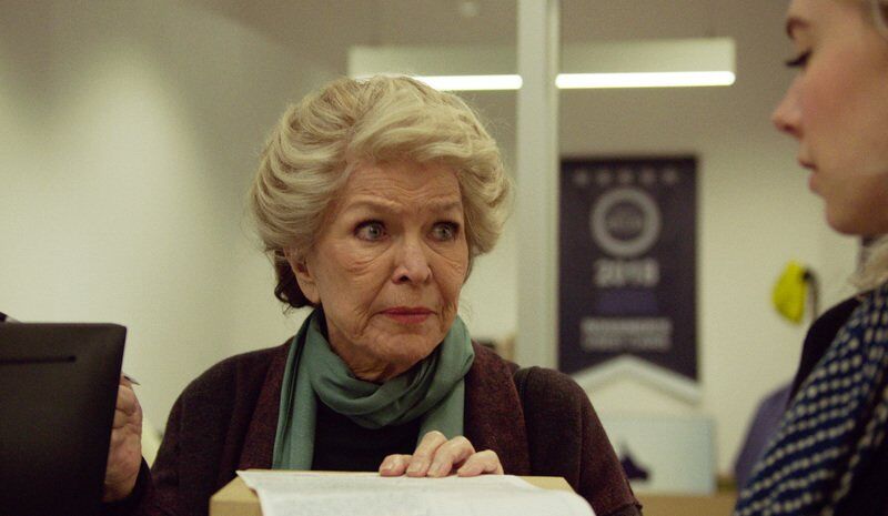 Movie review: Vanessa Kirby is raw, dynamic in 'Pieces of a Woman'